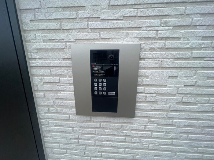 物件外観写真4　(エントランス部分)