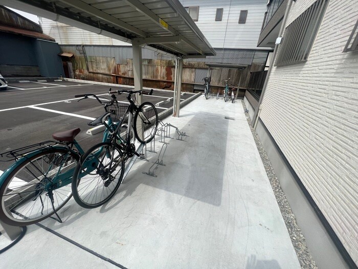 物件外観写真5　(駐輪場)