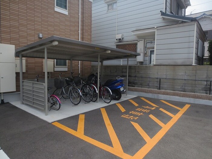 物件外観写真2　(駐輪場)
