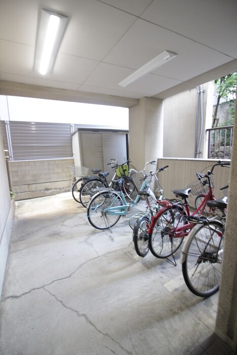 物件外観写真3　(駐輪場)