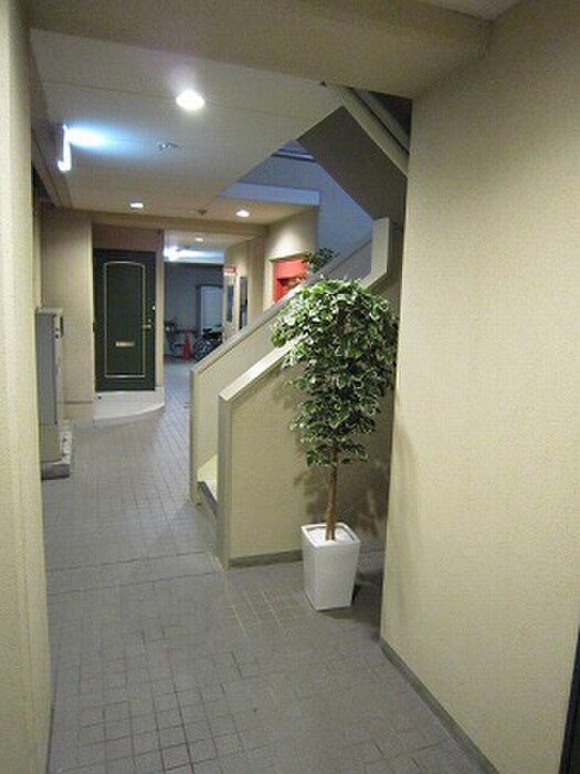 物件外観写真4　(エントランス部分)