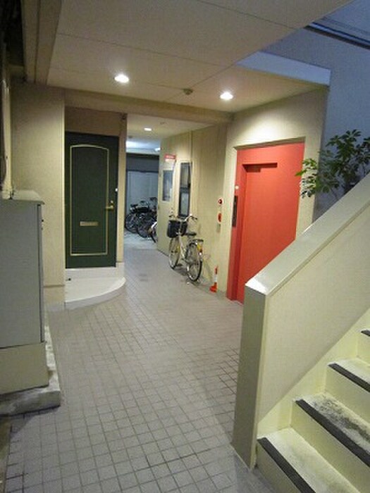 物件外観写真5　(エントランス部分)