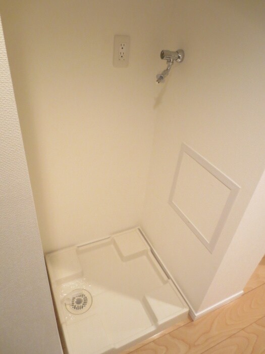 物件内観写真13　(洗濯機置場)