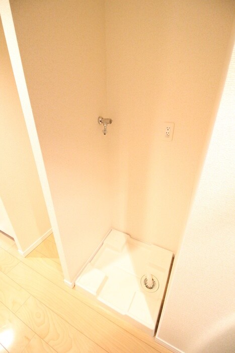 物件内観写真16　(洗濯機置場)