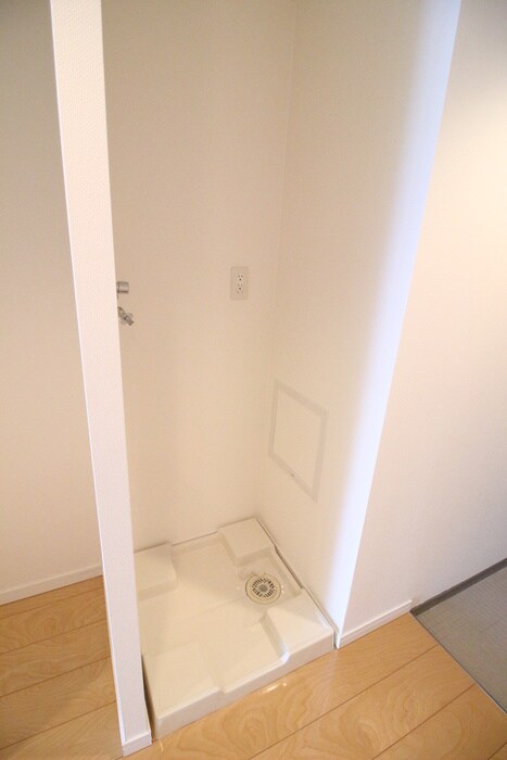 物件内観写真18　(洗濯機置場)