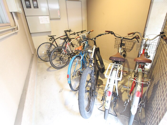 物件外観写真5　(駐輪場)