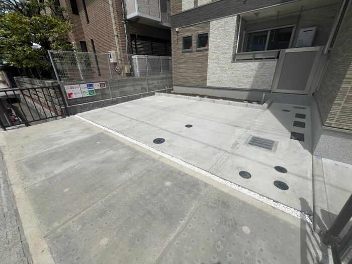 物件外観写真4　(駐車場)