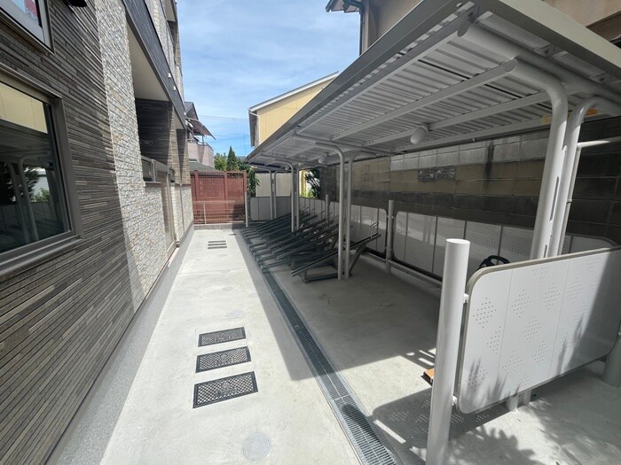 物件外観写真5　(駐輪場)