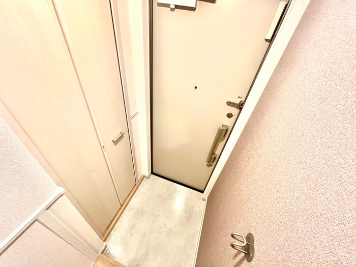 物件内観写真11　(玄関)