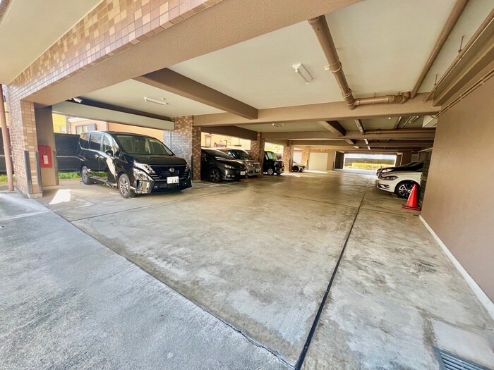 物件外観写真4　(駐車場)