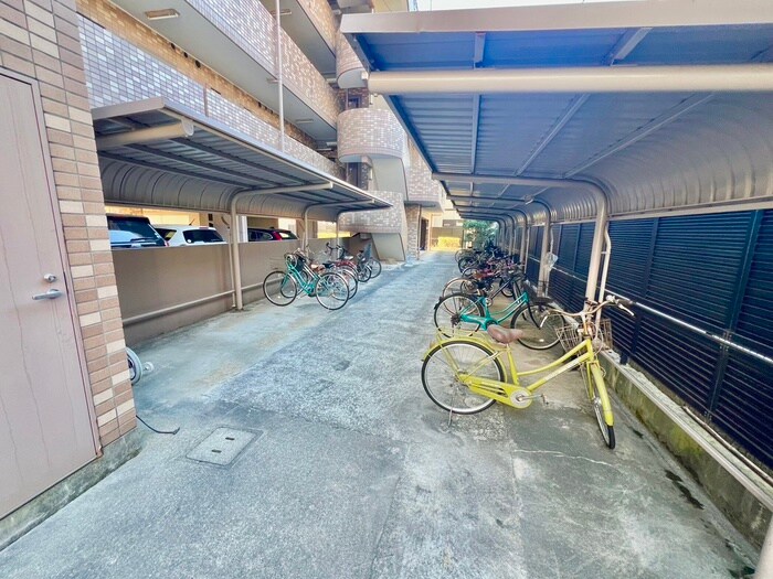 物件外観写真5　(駐輪場)