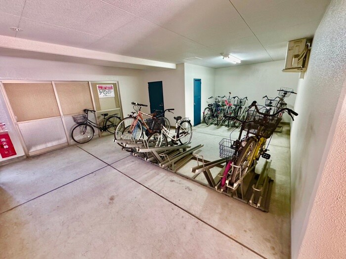 物件外観写真6　(駐輪場)