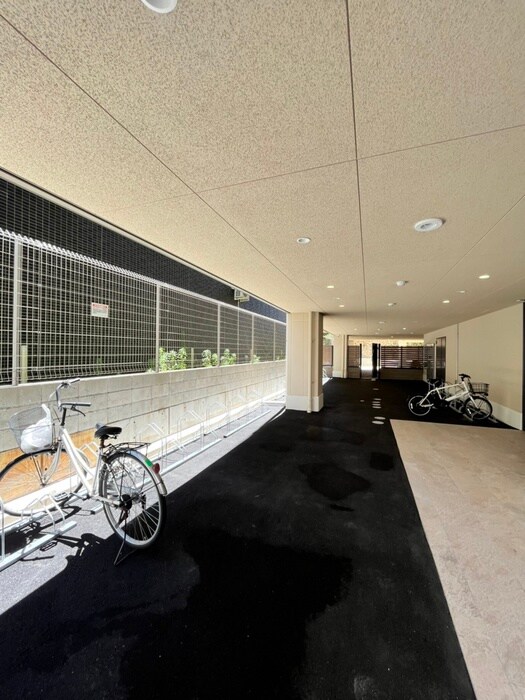 物件外観写真4　(駐輪場)