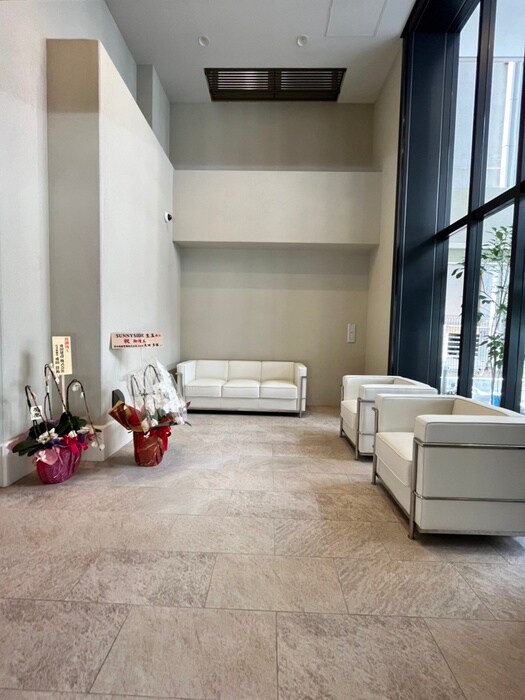 物件外観写真5　(エントランス部分)