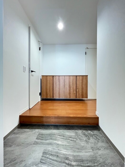 物件内観写真16　(玄関)