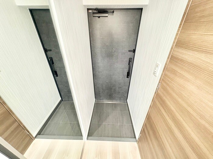 物件内観写真8　(玄関)