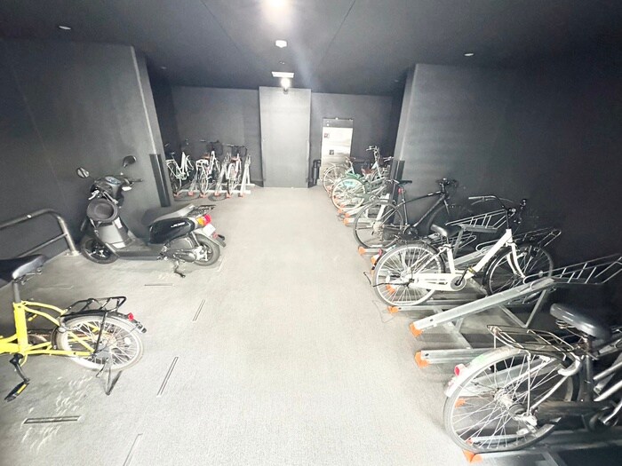 物件外観写真5　(駐輪場)