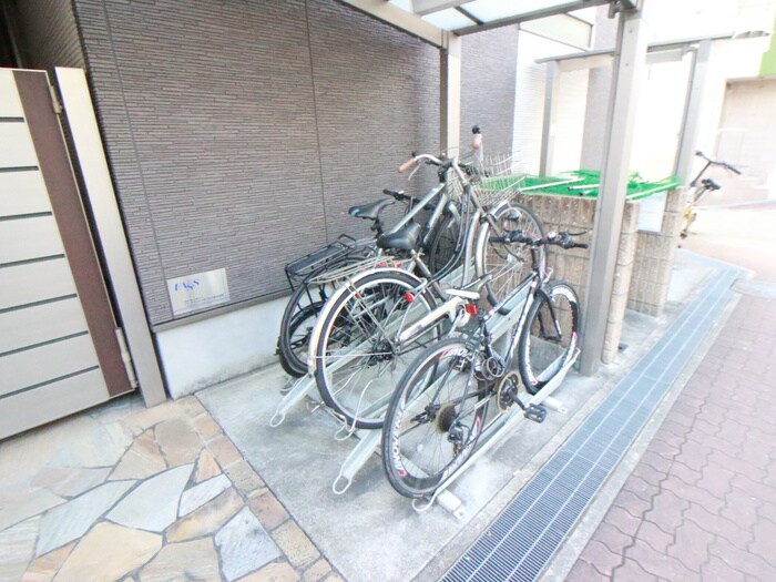 物件外観写真4　(駐輪場)