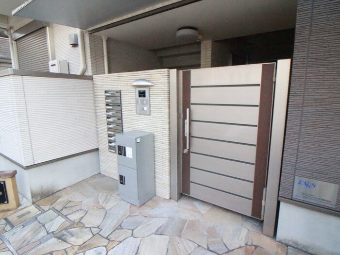 物件外観写真6　(エントランス部分)