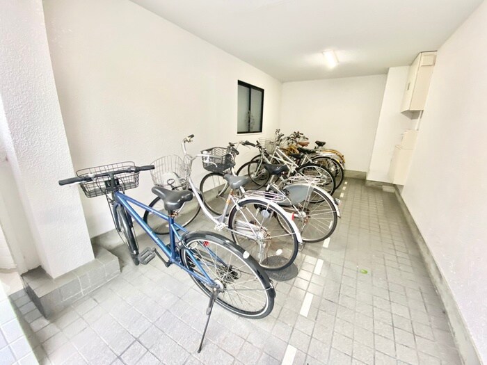 物件外観写真3　(駐輪場)