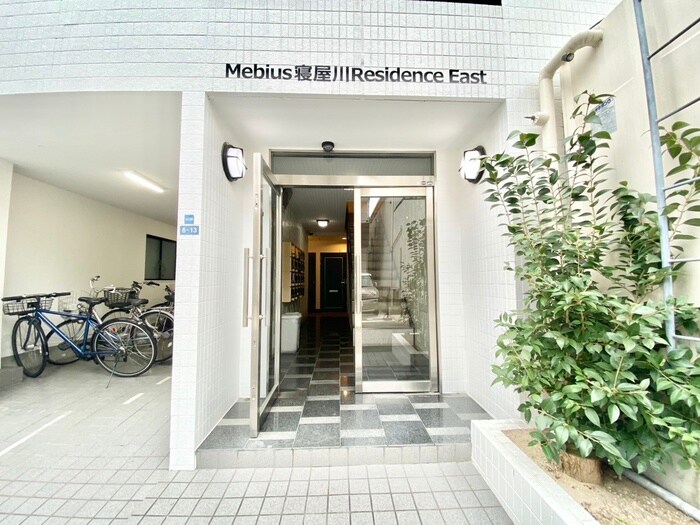 物件外観写真6　(エントランス部分)