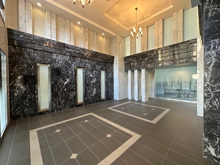 物件外観写真2　(エントランス部分)