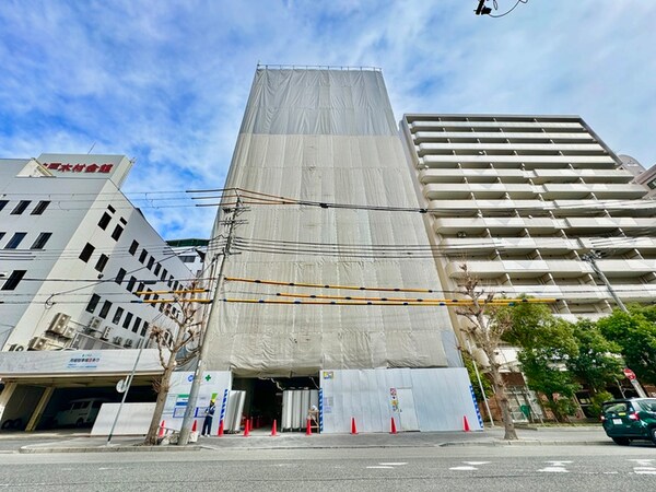 建築中