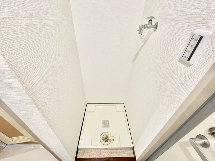 物件内観写真11　(洗濯機置場)