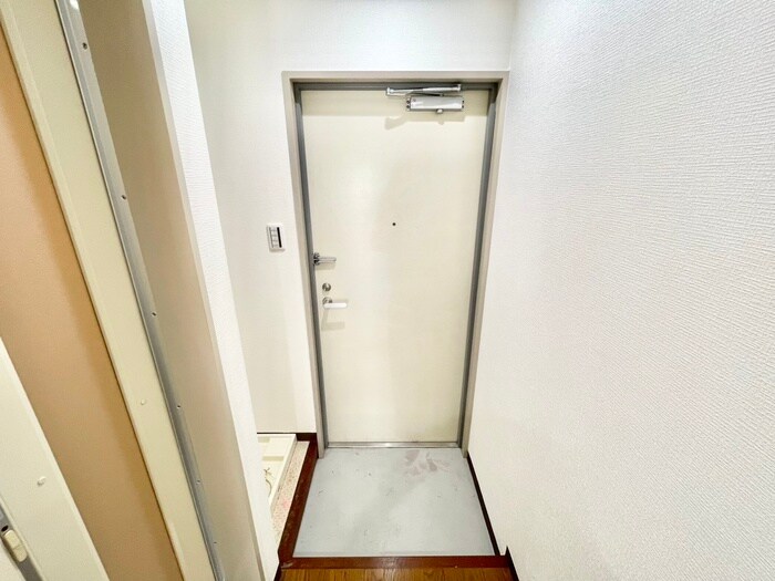 物件内観写真16　(玄関)