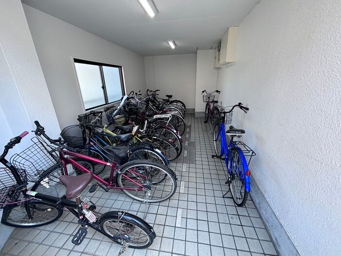 物件外観写真3　(駐輪場)