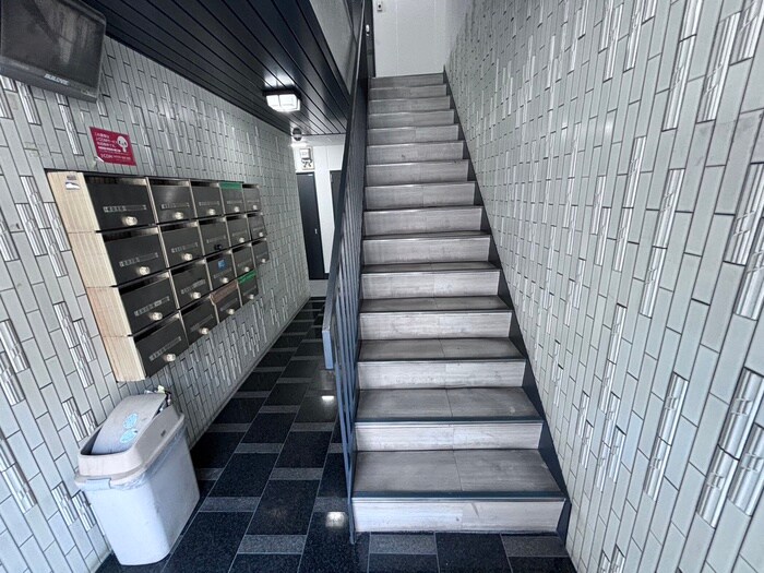 物件外観写真5　(エントランス部分)