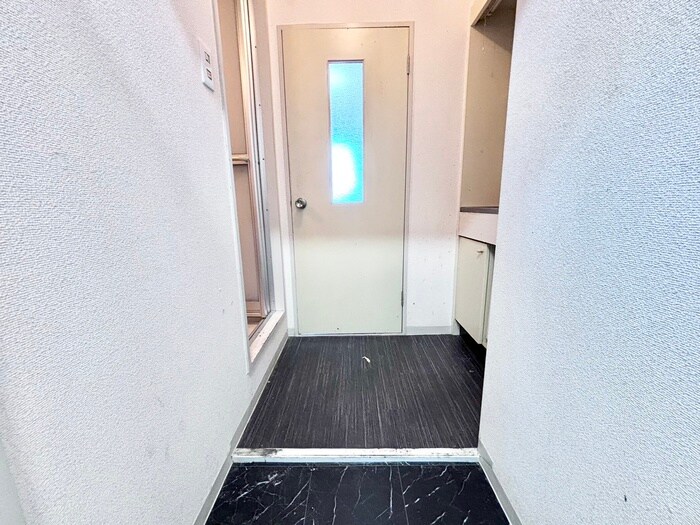 物件内観写真18　(玄関)