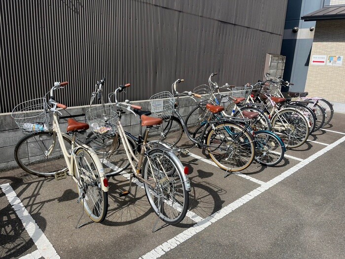 物件外観写真3　(駐輪場)