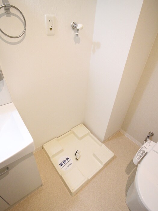 物件内観写真9　(洗濯機置場)