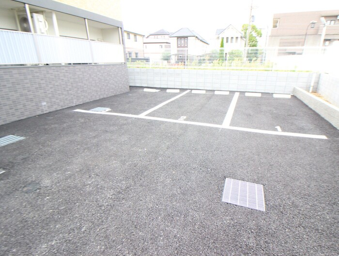 物件外観写真6　(駐車場)