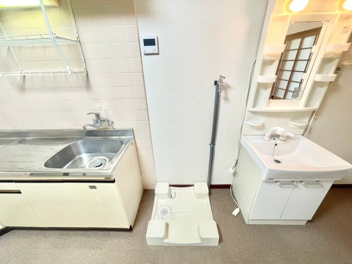 物件内観写真11　(洗濯機置場)