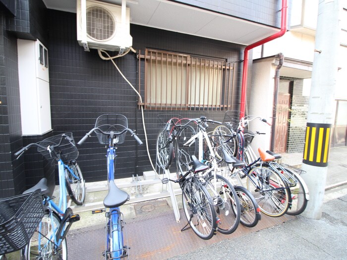 物件外観写真3　(駐輪場)