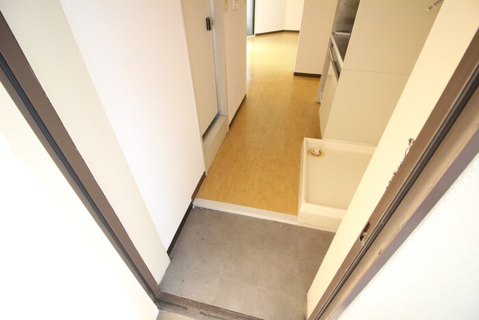 物件内観写真10　(玄関)