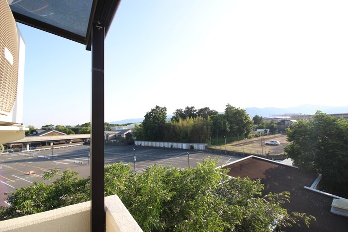 物件内観写真13　(室内からの展望)