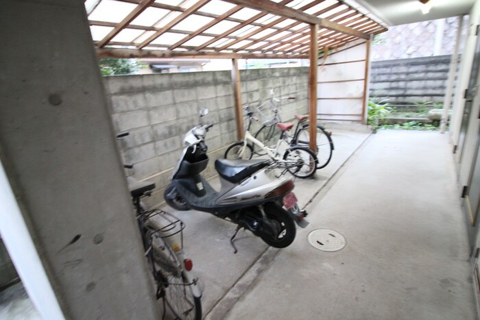 物件外観写真4　(駐輪場)