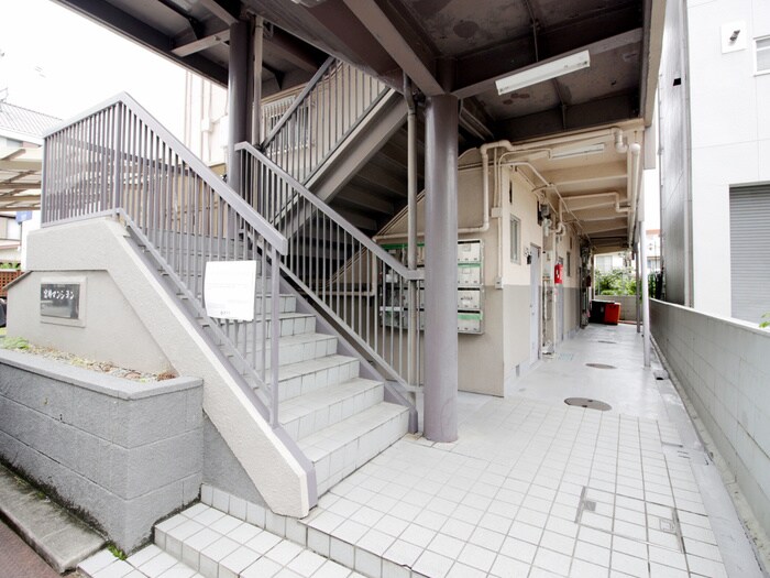 物件外観写真4　(エントランス部分)