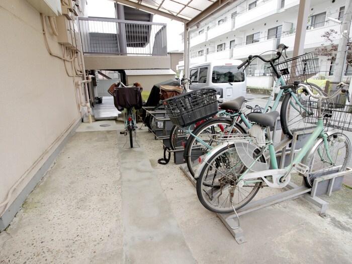物件外観写真5　(駐輪場)