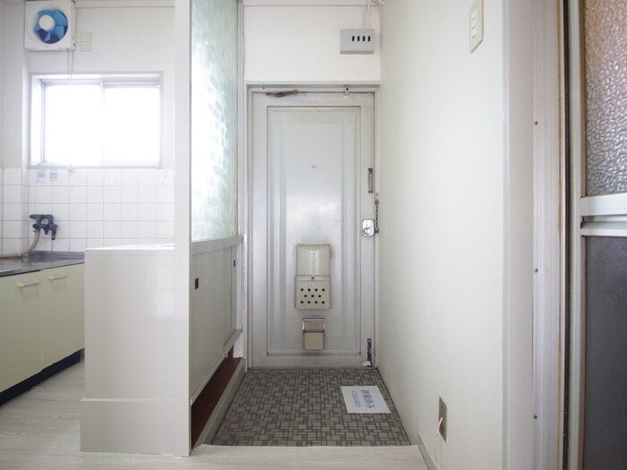 物件内観写真16　(玄関)