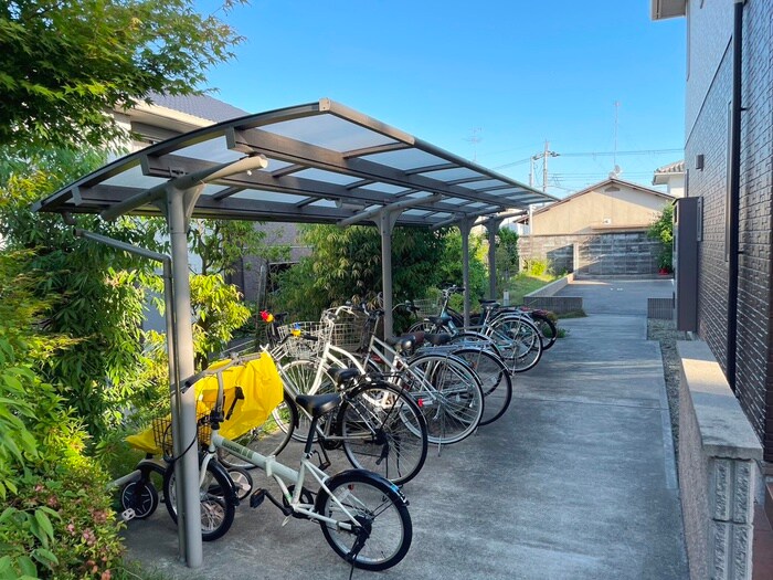 物件外観写真3　(駐輪場)