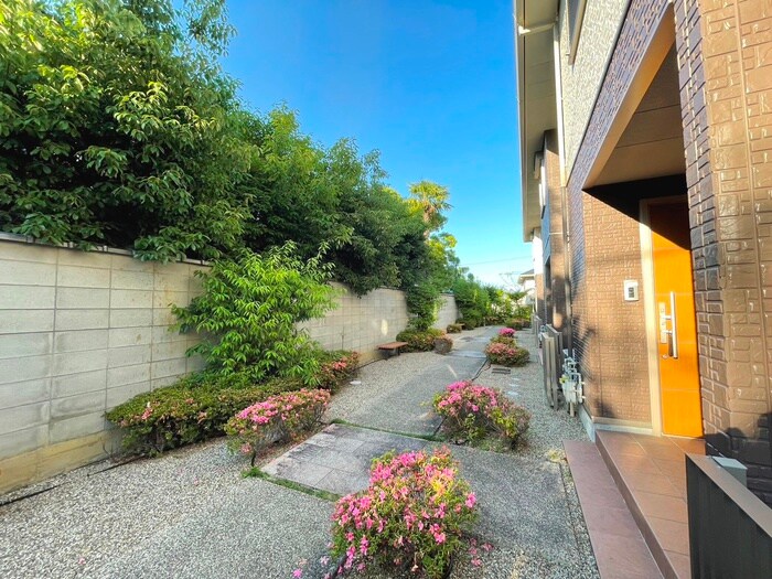 物件外観写真4　(エントランス部分)