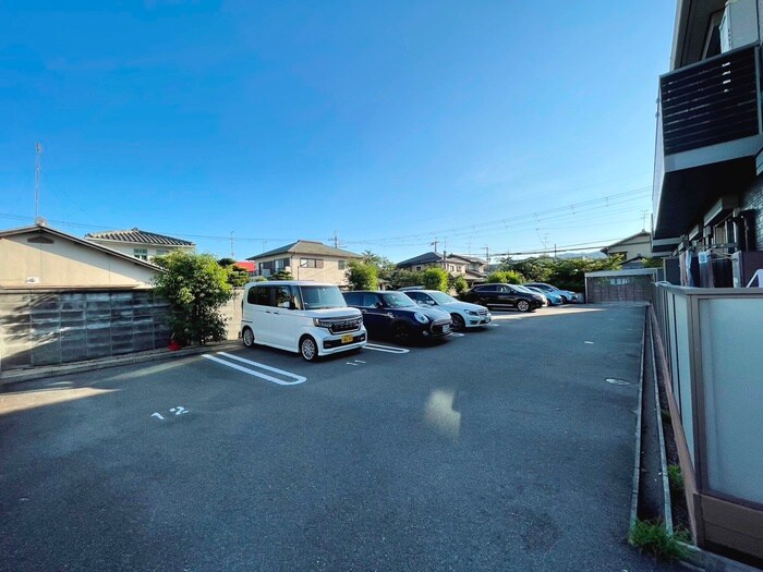 物件外観写真5　(駐車場)