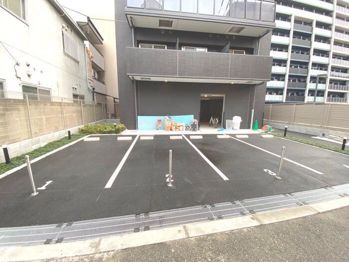 物件外観写真3　(駐車場)