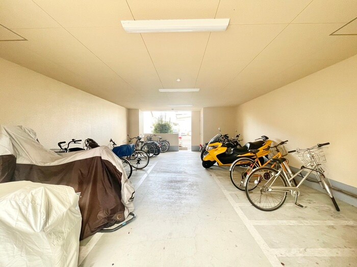 物件外観写真4　(駐輪場)