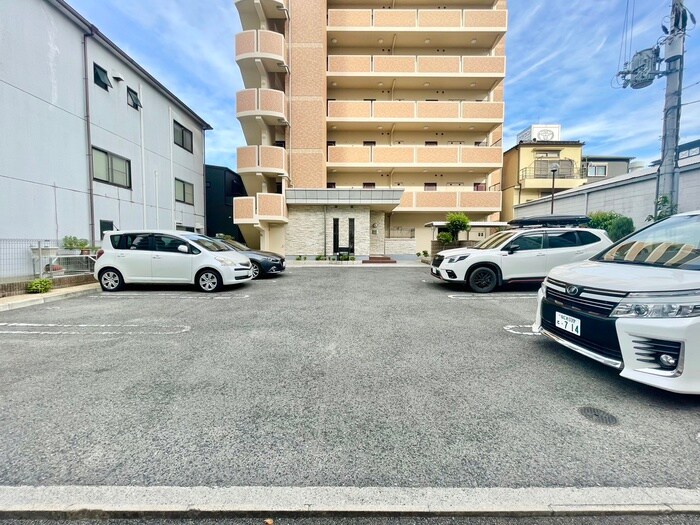 物件外観写真5　(駐車場)