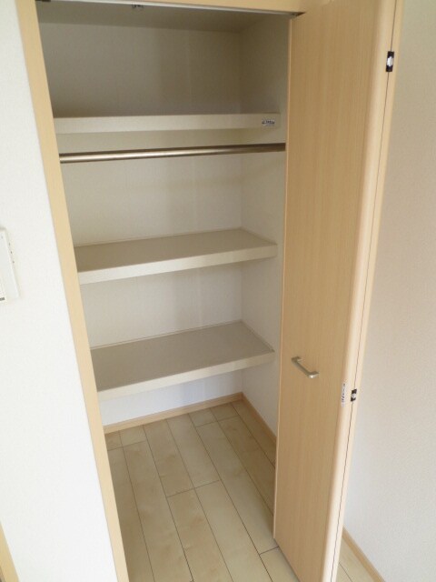 物件内観写真12　(収納)